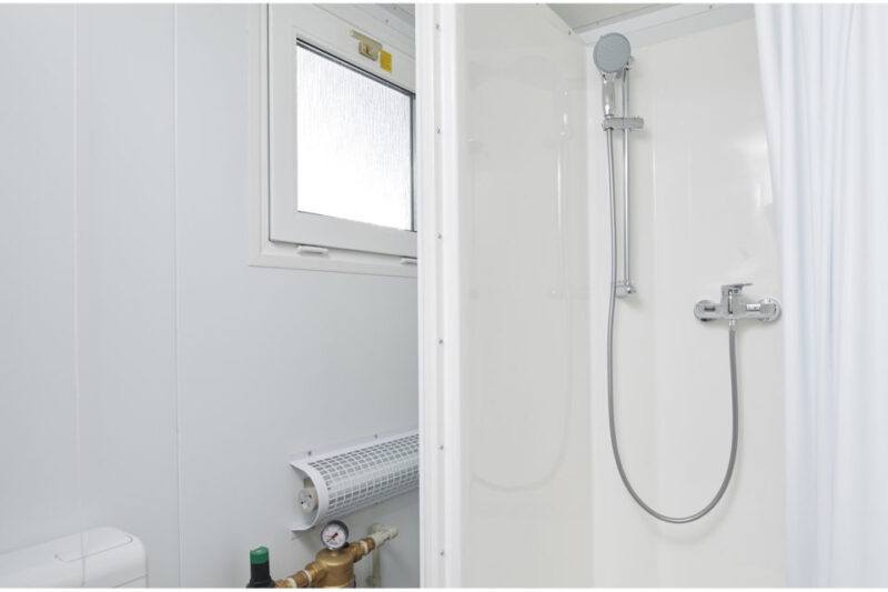 8ft x 5ft Mains Toilet/Shower - Image 2
